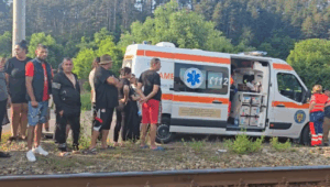 Accident mortal în Bacău. O fată de 17 ani a fost lovită de un tren de pasageri