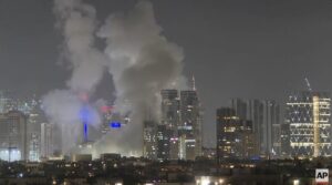 Explozii pe cerul Tel Aviv-ului şi Ierusalimului. Iranul a ripostat lansând către Israel zeci de rachete balistice