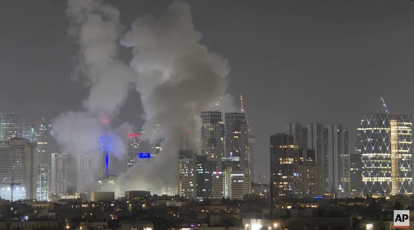 Explozii pe cerul Tel Aviv-ului şi Ierusalimului. Iranul a ripostat lansând către Israel zeci de rachete balistice