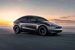 O mașină Tesla s-a condus singură de la fabrică la noul proprietar