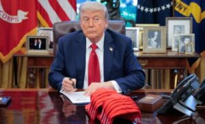 Într-o înregistrare audio, Trump spune că a ameninţat cu bombardamente Moscova şi Beijingul