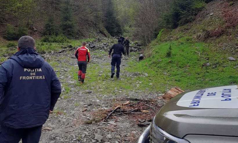 Argeş: 17 turişti prinşi de o viitură în Valea Rea, evacuaţi de salvamontişti