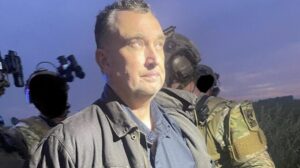 Presupusul ucigaş al preşedintei Camerei Reprezentanţilor din Minnesota a fost, în noapte crimei, la domiciliile a patru aleşi locali ”cu intenţia de a-i ucide”. Două tentative eşuate