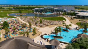 Destinatia de vacanta exotica care face valuri international si local: Therme Bucuresti a redeschis plajele Sands of Therme si Galaxy Horizon