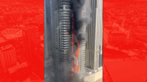 VIDEO Un incendiu masiv a cuprins un zgârie-nori cu 67 de etaje în Dubai. Peste 3800 de persoane evacuate de autorități