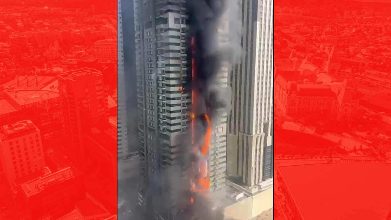 VIDEO Un incendiu masiv a cuprins un zgârie-nori cu 67 de etaje în Dubai. Peste 3800 de persoane evacuate de autorități