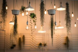 Cum să iluminezi biroul de acasă pentru a avea un spațiu primitor și productiv (P)