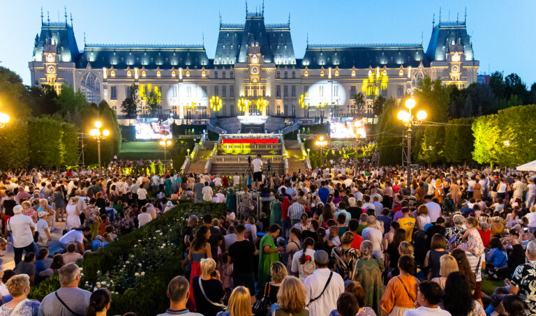 Spectacol grandios în parcul Palas, în acest weekend: „Trei Tenori Ieșeni” alături de Gheorghe Zamfir, Luminița Anghel, Monica Anghel și alți artiști