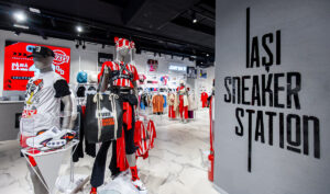 Noua destinație pentru pasionații de sneakers în Palas: Buzz Sneaker Station. Locația afișează reduceri de până la 40%