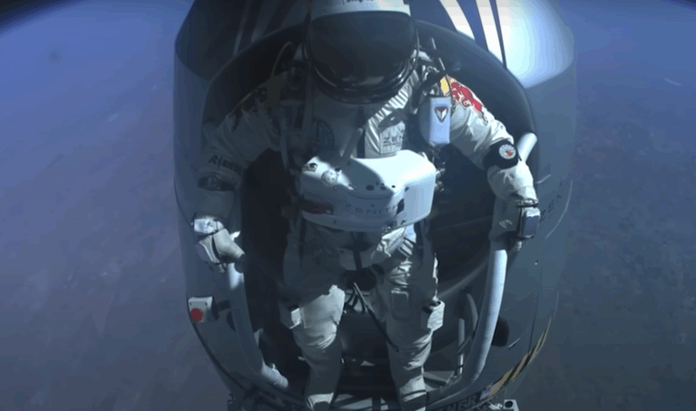 A murit Felix Baumgartner. Ce recorduri mondiale a stabilit, sărind în gol de la aproape 39.000 de metri