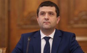 Ministrul Economiei reintroduce obligaţia ca toate persoanele care intră într-una dintre fabricile de armament să fie autorizată la nivelul ministerului