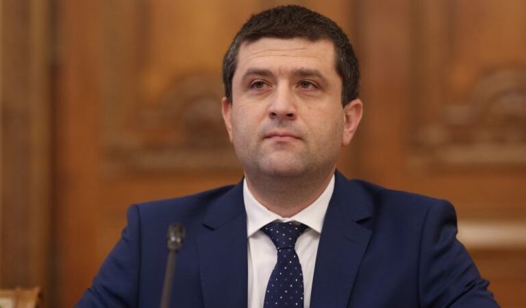 Ministrul Economiei reintroduce obligaţia ca toate persoanele care intră într-una dintre fabricile de armament să fie autorizată la nivelul ministerului