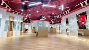 Videt oferă reduceri de 40% la rame, lentile și ochelari de soare premium. Compania inaugurează primul showroom de optică în Iași (P)