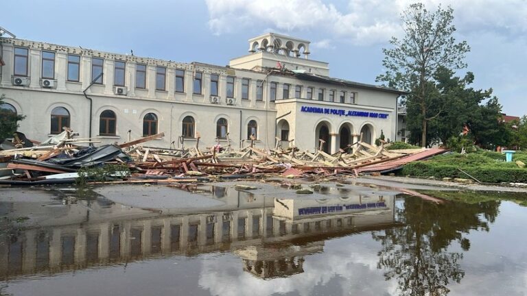 Furtuna de joi a avariat o clădire a Academiei de Poliţie. Sindicatul Europol: Efecte ale unui sistem putred 