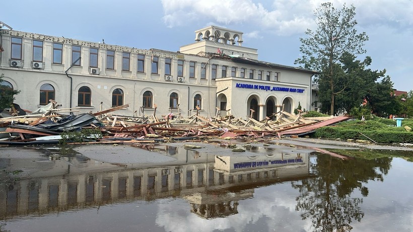  Furtuna de joi a avariat o clădire a Academiei de Poliţie. Sindicatul Europol: Efecte ale unui sistem putred 