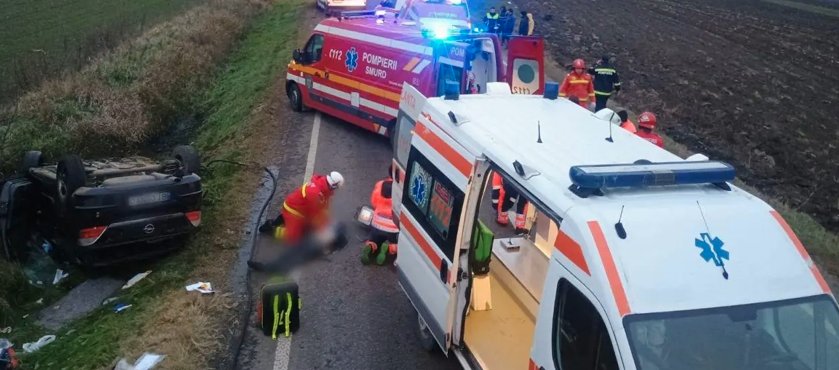 Un tânăr de 18 ani şi un bărbat de 77 au murit într-un accident dintre o maşină şi o motocicletă, pe DN 2, în județul Vrancea