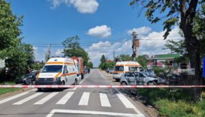 O șoferiță de 85 de ani a provocat un grav accident de circulație în Botoșani. Patru persoane au fost rănite
