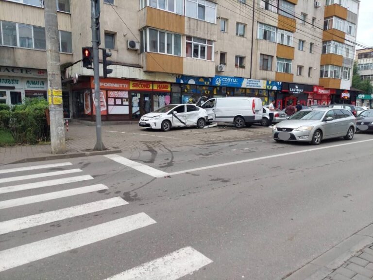 VIDEO| Accident rutier grav în Galata, provocat de o șoferiță de 22 de ani. Au fost implicate patru autoturisme