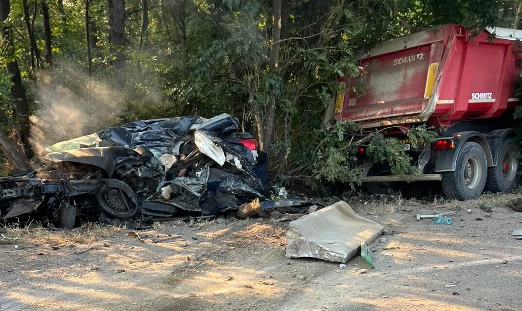 Mașină făcută praf pe şoseaua de centură a Capitalei. Șoferul unuia dintre vehiculele implicate a decedat