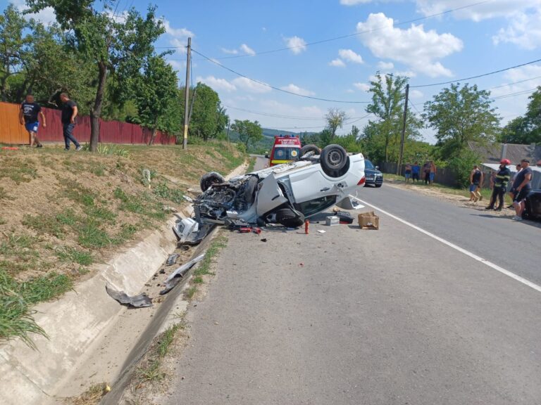 Accident grav la Schitu Duca: Patru răniți, circulație blocată spre Vaslui