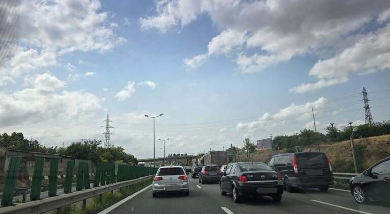 Aglomerație pe drumul spre litoral. Cum este vremea la malul mării