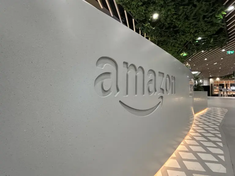 EXCLUSIV Amazon Iași concediază câteva sute de angajați din divizia Retail Business Services, dar niciun specialist IT nu va fi vizat. „Am informat deja persoanele impactate”