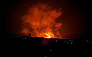 Două persoane au murit, mai multe fiind rănite într-un atac cu drone şi rachete ruseşti în oraşe ucrainene