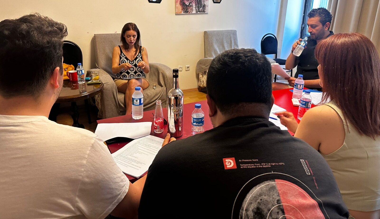 Erica Moldovan de la Ateneul ieșean revine pe scena din Istanbul cu o nouă comedie: „Musafirul”