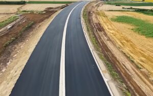 Se accelerează lucrările pe două loturi ale A7: asfaltări în ritm alert, dar structurile pun probleme/VIDEO
