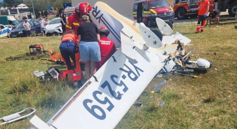 Un avion de mici dimensiuni, în care se aflau două persoane, s-a prăbuşit în apropiere de Orăştie. Pilotul nu prezintă semne vitale