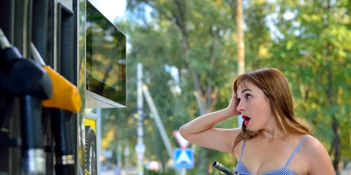 Cât vom plăti în plus de luna viitoare pentru benzină, motorină, țigări, alcool? Guvernul crește TVA-ul și accizele: cât se reflectă în prețul final