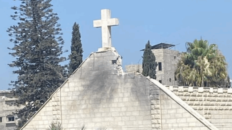 O dronă israeliană a atacat parohia catolică din Gaza unde fostul papă Francisc obișnuia să sune zilnic. Două persoane au murit