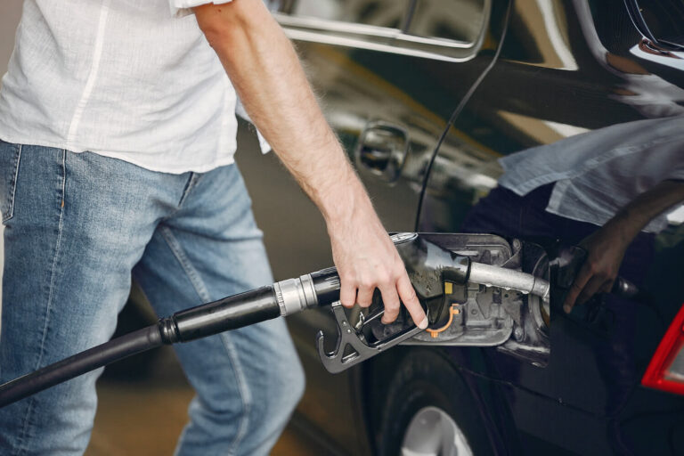 Motoare tot mai asemănătoare, combustibil la preț egal: se mai justifică alegerea între diesel și benzinar? Ce spune un inginer auto din Iași 