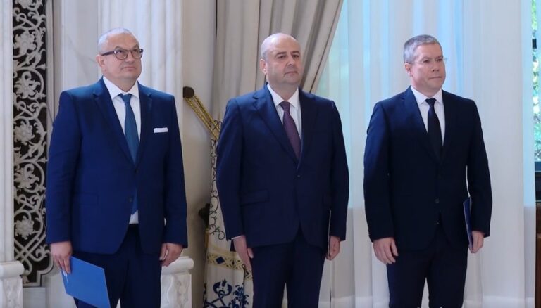 UPDATE Trei noi judecători la Curtea Constituţională depun jurământul la Palatul Cotroceni