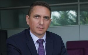 Încă un director cedează 20 % din salariul său statului