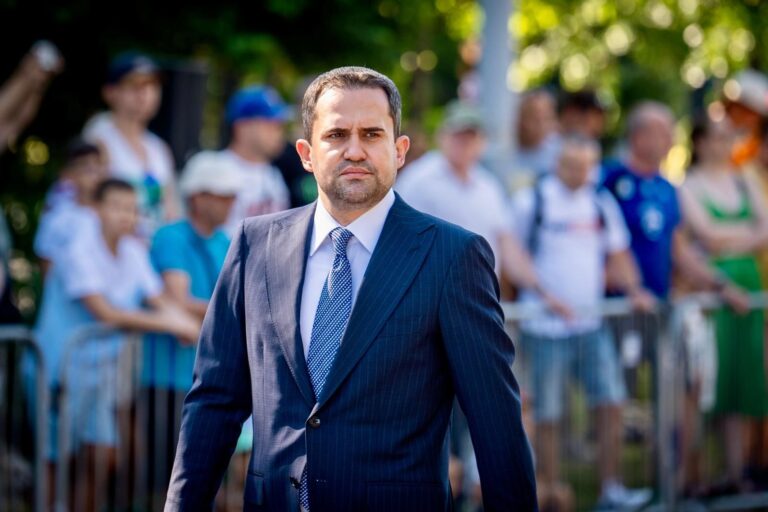 Reacția ministrului Transporturilor, după ce a fost acuzat că a dat mită de șase ori reprezentanților Ocolului Silvic Răducăneni