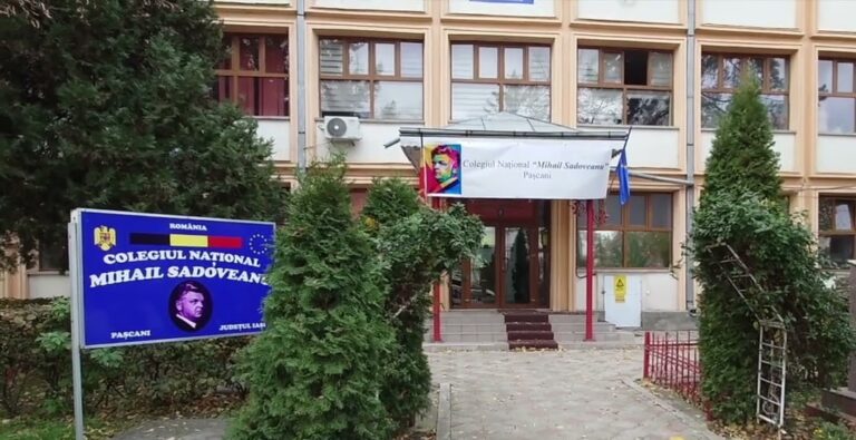 Contabila Colegiului „Mihail Sadoveanu” din Pașcani a virat ilegal, inclusiv din indemnizații de handicap, peste 500.000 de lei în propriul cont. Ce s-a întâmplat cu banii?
