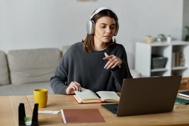 Tehnologia în Educație: Evoluția platformelor de învățare online și a claselor virtuale (P)