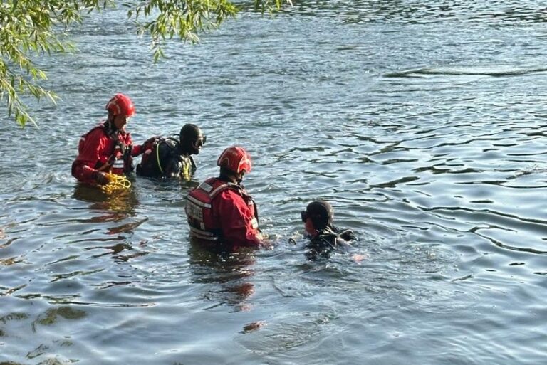 Un bărbat din Egipt s-a înecat în apele râului Criş, în Oradea. El a dispărut în apă în timp ce se scălda alături de doi prieteni, fiind găsit de către scafandri