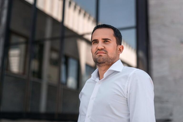 Ciprian Șerban, ministrul Transporturilor, a dat mită de șase ori reprezentanților Ocolului Silvic Răducăneni, până să denunțe fapta