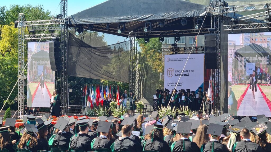  Un maraton al emoțiilor și reușitei – UMF Iași a celebrat promoția 2025, cu peste 1.600 de absolvenți
