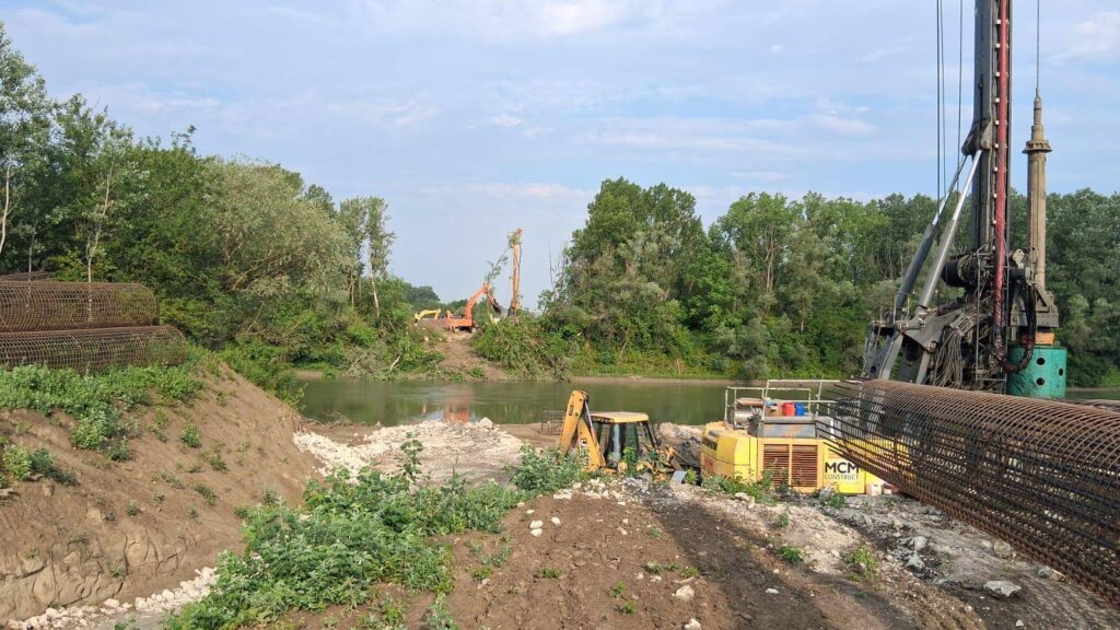  Podul de la Ungheni prinde contur. A început defrișarea pe malul românesc al Prutului