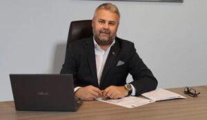 Un director al unei companii de stat și-a tăiat singur salariul lunar cu 40.000 de lei
