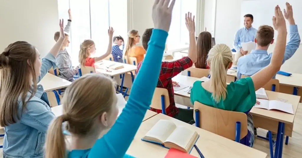 Iată miza tăierilor! 4,5 milioane euro pe lună pentru cele 70.000 de burse ale elevilor din județ. Unul din doi ia bursă socială