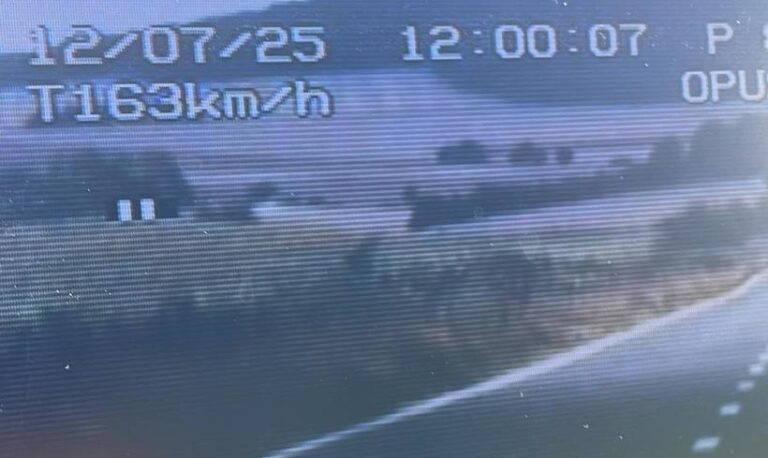Tulcea: O femeie de 28 de ani a condus o maşină cu o viteză de 163 km/h într-o zonă unde limita legală este de 50 de km/h