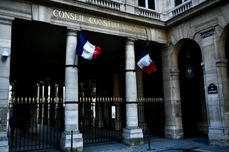 Trei deputaţi francezi, declaraţi ineligibili şi obligaţi să demisioneze de către Consiliul Constituţional