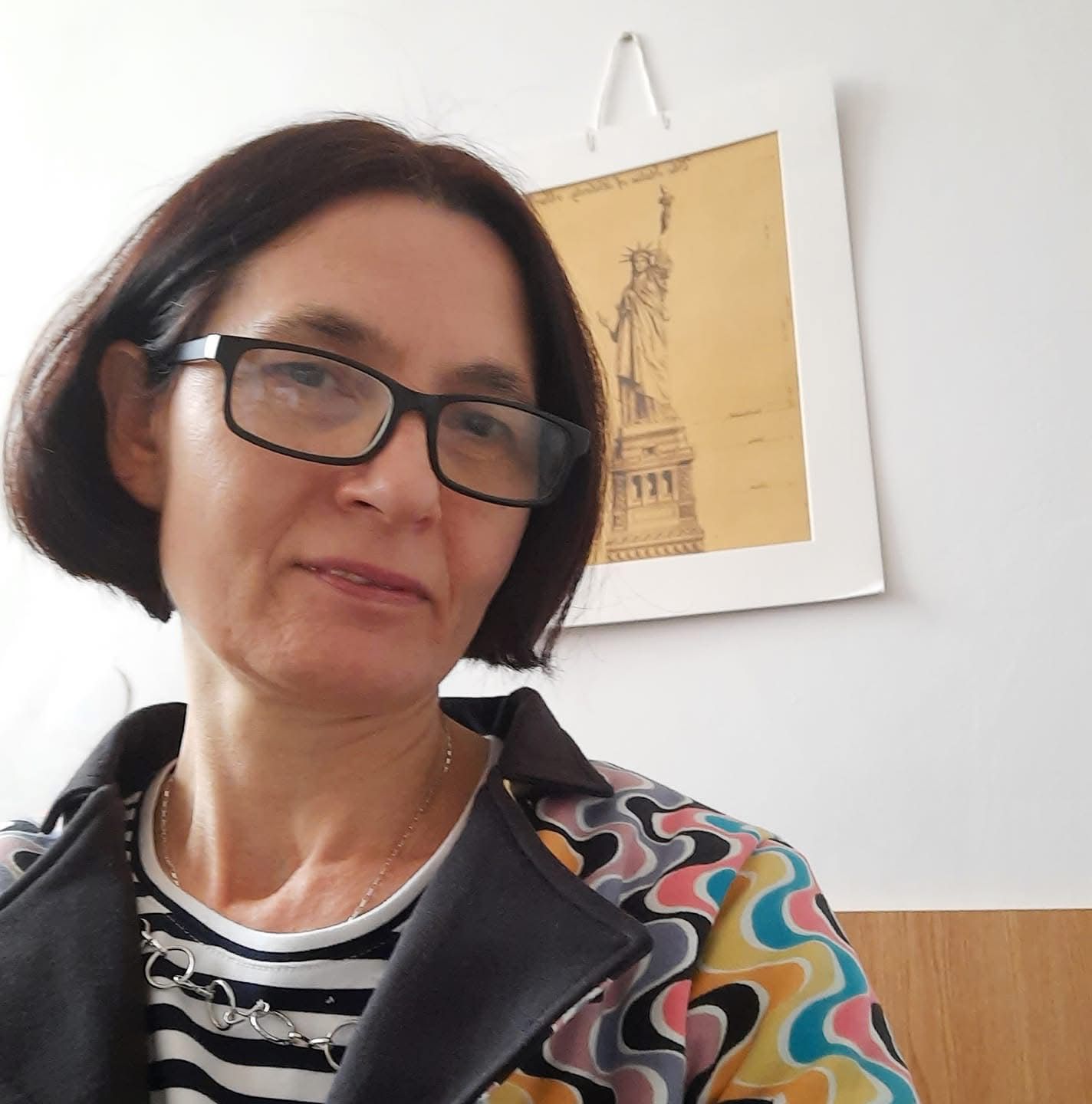 Scandalul bruiajului de la USV Ia&#537;i: &icirc;n scen&#259; intr&#259; &#537;i DIICOT. Cine este profesoara din centrul controversei? Studen&#539;ii o acuz&#259; c&#259; aducea &bdquo;punga de cadouri&rdquo; &#537;i la ore