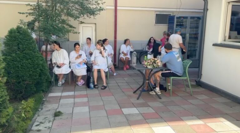 „Copiii noștri trăiesc datorită vouă!” Mesajul emoționant al unei mame către echipa medicală de la Maternitatea „Cuza Vodă”