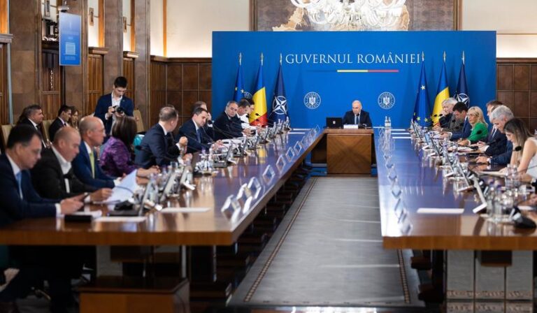 Guvernul a aprobat acordarea anuală a burselor pentru studii universitare complete şi parţiale de licenţă, de masterat şi de doctorat, precum şi pentru stagii de cercetare în străinătate