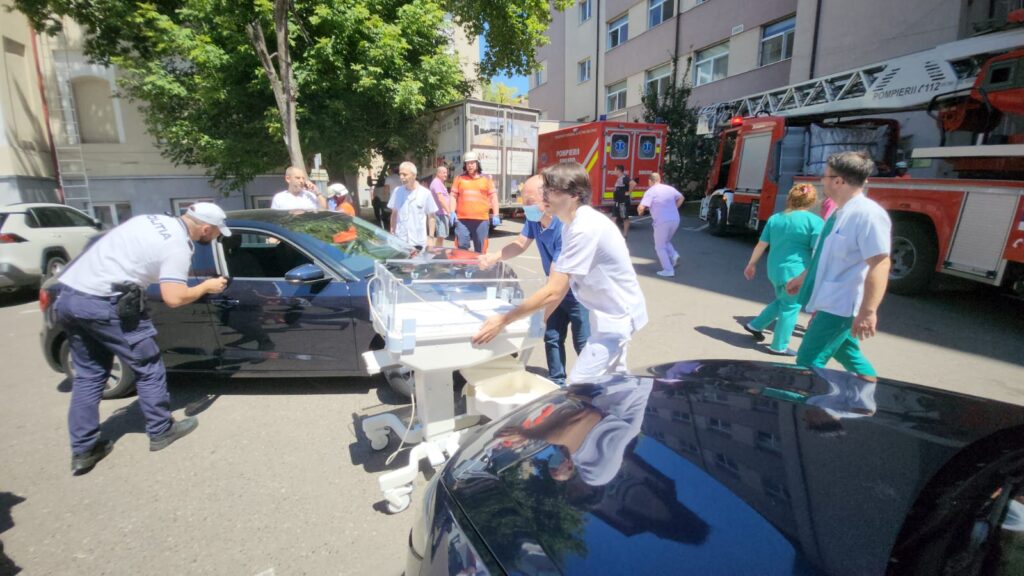 De luni, Maternitatea „Cuza Vodă” reia treptat activitatea. Mămicile sunt încă bulversate: pe Internet sunt răspândite informații eronate că spitalul va fi închis încă șase luni